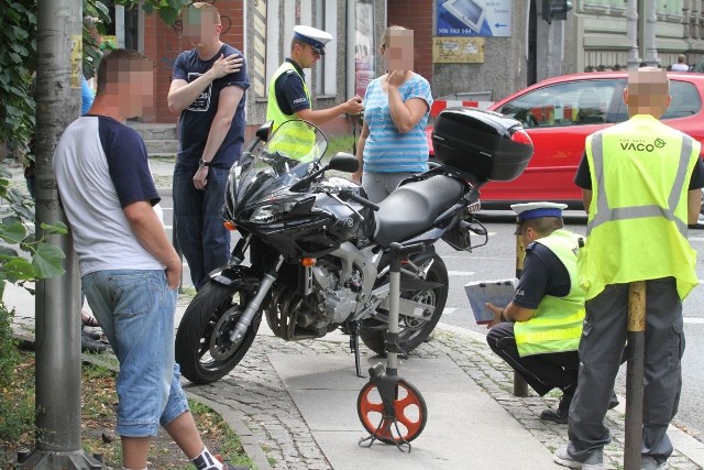 Wypadek na Trzebnickiej. Volkswagen zderzył się z motocyklem. Wrocław, 25.07.2016