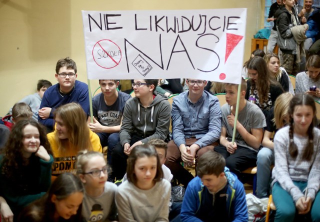 Protest przeciwko likwidacji gimnazjum w Gdańsku (grudzień 2016), zdjęcie ilustracyjne