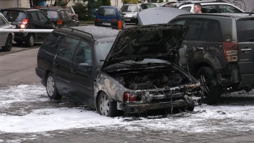 Wrocław: Pożar samochodu przy Zielińskiego (ZDJĘCIA)