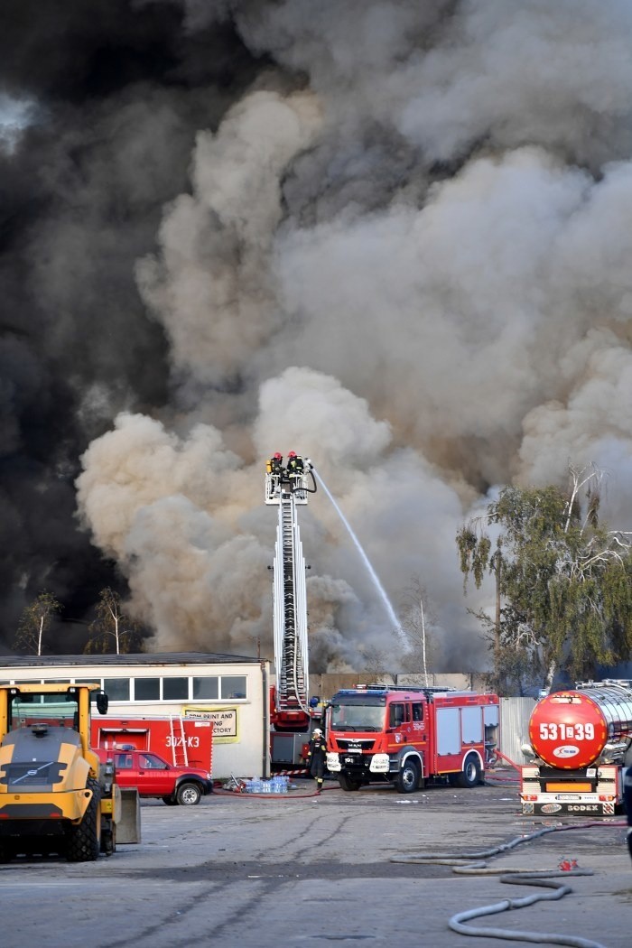 Pożar w Szczecinie przy ul. Pomorskiej. Trwa dogaszanie