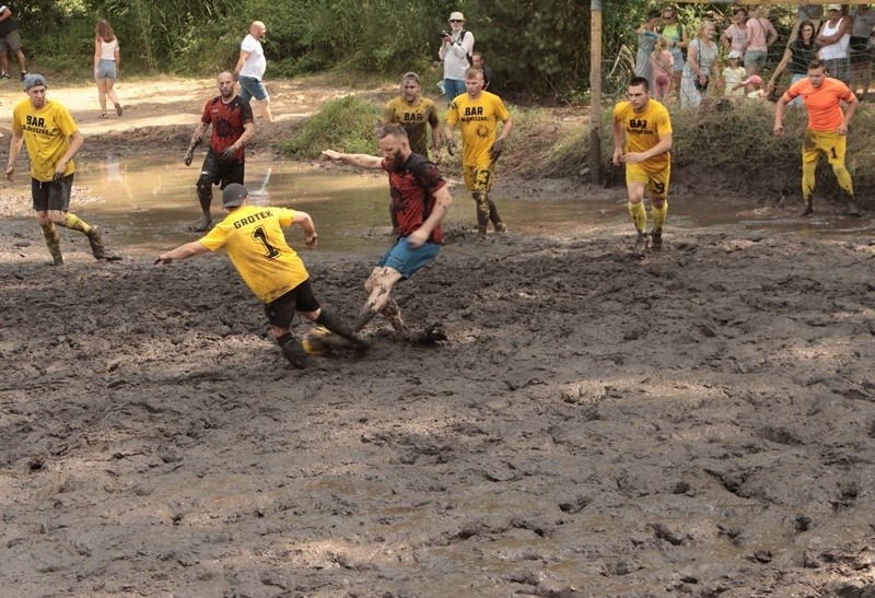 19 goli Torfowego Dr Tusz i srebrny medal Pucharu Polski w piłce błotnej