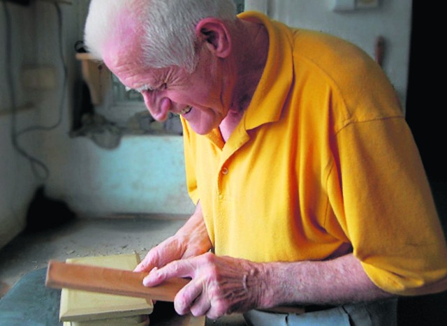Władysław Stelmaszczyk pracuje w kaflarni od 63 lat