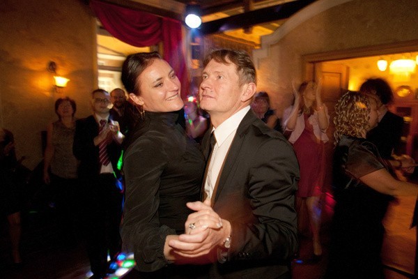 Grzegorz Zieliński tańczy z żoną.