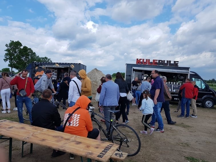 Przepysznie nad zalewem Antoniów. Foodtrucki, muzyka i dmuchańce. Wszyscy bawili się wspaniale [ZDJĘCIA]