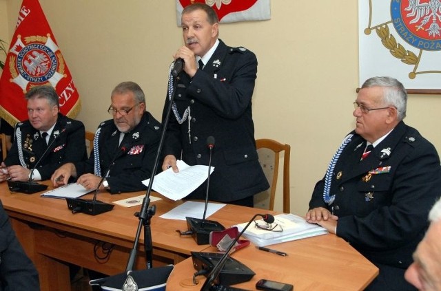 Prezydium zjazdu. Pierwszy z prawej prezes Andrzej Wyszogrodzki