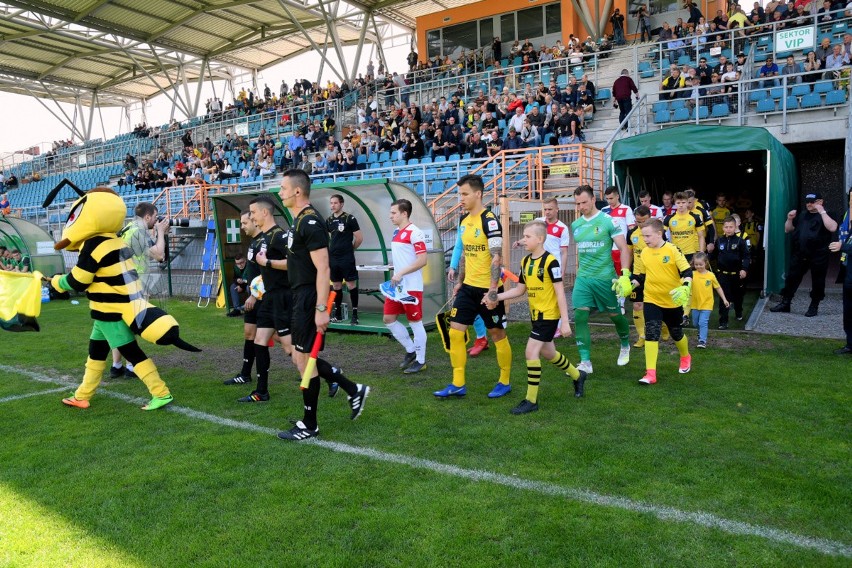 2 liga. Siarka Tarnobrzeg wygrała 2:1 ze Skrą Częstochowa. Wygrana nic nie dała, Siarka spadła do trzeciej ligi!