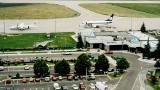 Pyrzowice w latach 90. Tak wyglądało nasze lotnisko. Mały terminal i parking, drogie bilety. Tak się latało z Katowice Airport ZDJĘCIA