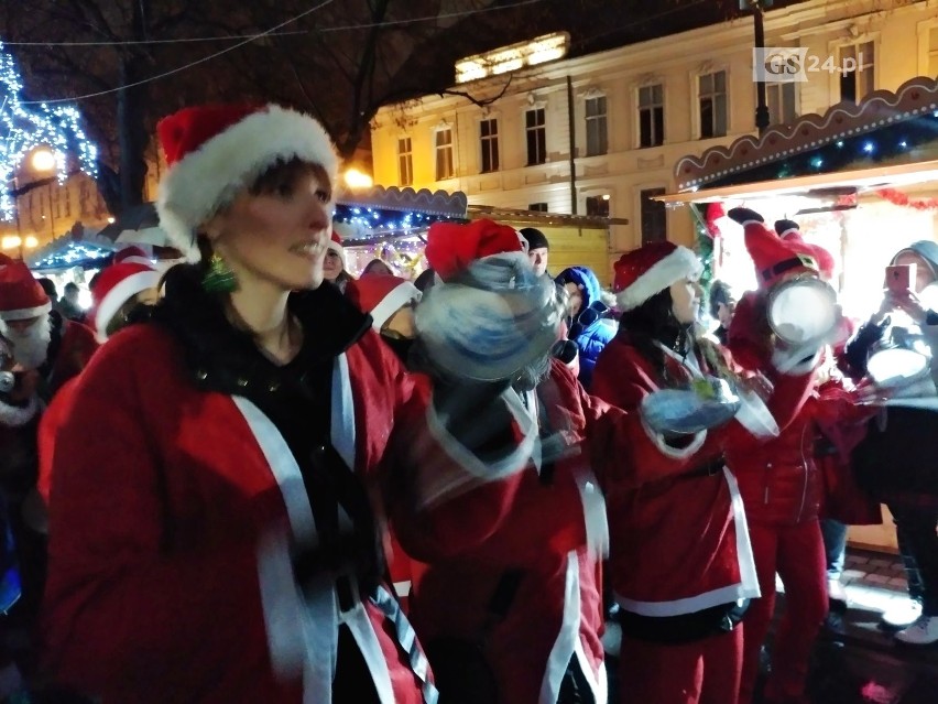 Jarmark Bożonarodzeniowy w Szczecinie 2019. Barwna parada Mikołajów [ZDJĘCIA, WIDEO]