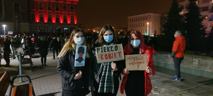 W Dąbrowie Górniczej również odbył się protest w obronie...