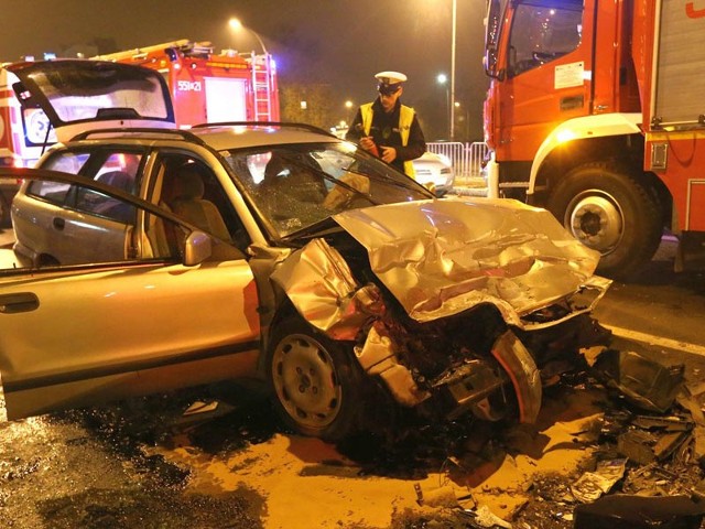 Pijana kobieta w ciąży roztrzaskała auto w centrum Stalowej Woli.