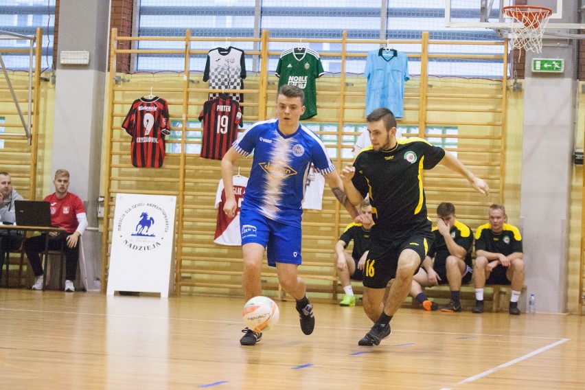 Dwa dni piłkarskich zmagań w hali sportowej przy ul....