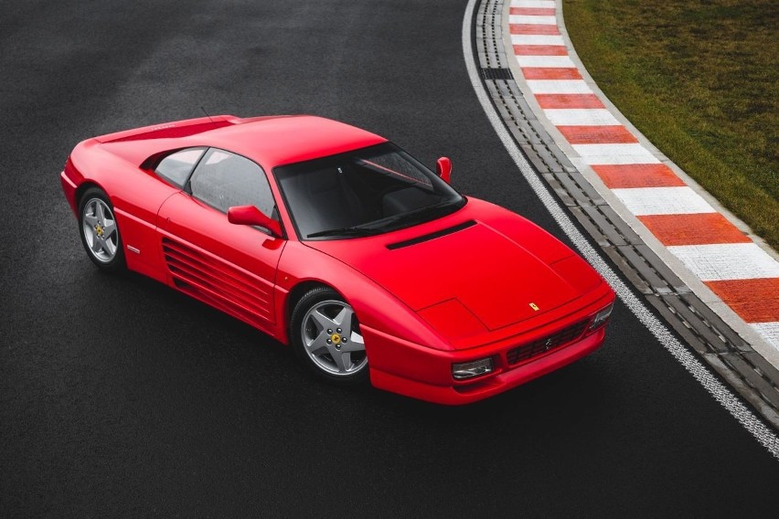 To wyjątkowy egzemplarz Ferrari 348. Opuścił fabrykę z...
