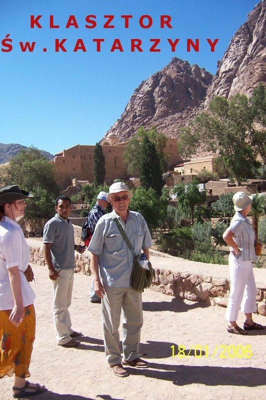 Z podrózy do EgiptuPod klasztorem św. Katarzyny na pólwyspie Synaj.