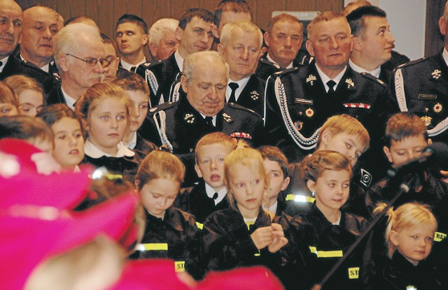 Na opłatku strażackim w auli Urzędu Wojewódzkiego w Tarnowie spotkało się kilka pokoleń druhów Ochotniczych Straży Pożarnych