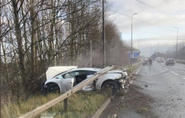 Gracz Manchesteru United rozbił Lamborghini warte 170 tysięcy funtów (Zdjęcia)