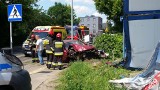 W Bydgoszczy na ulicy Pięknej samochód osobowy wjechał w budynek