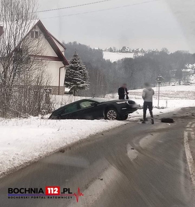 Kolizja koło Nowego Wiśnicza, da drodze wojewódzkiej nr 965 w Połomiu Dużym, 22.12.2021