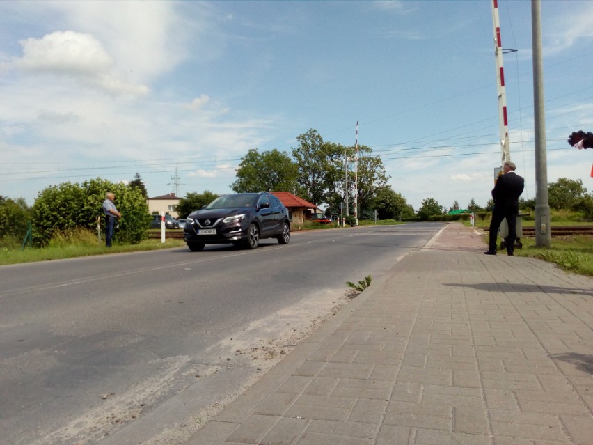 PKP. Kolej wysyła więcej patroli na lato. Będą pilnowały przejazdów