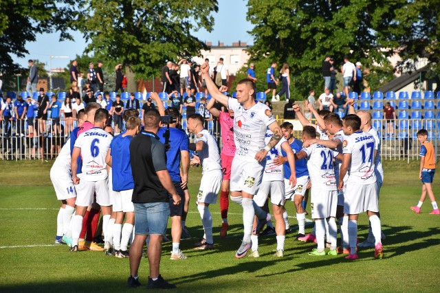 Piłkarze Stilonu Gorzów nie zmarnowali okazji. Pokonali 1:0 LKS Goczałkowice Zdrój i zapewnili sobie pozostanie w trzeciej lidze na przyszły sezon. Radość była ogromna!