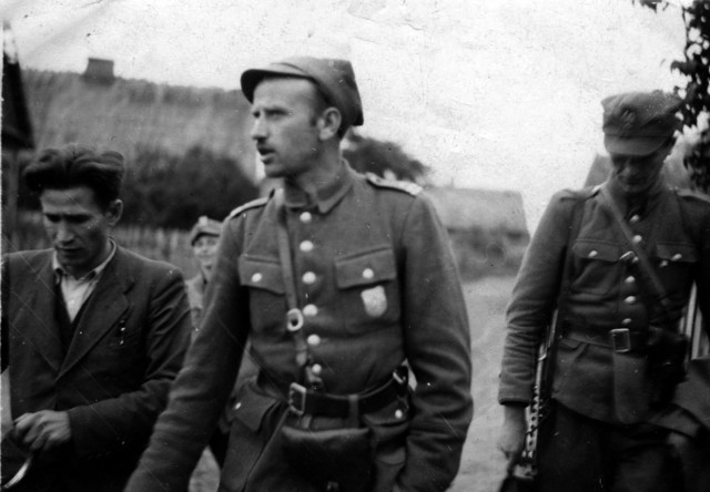 Zygmunt Szendzielarz „Łupaszka” był dowódcą V Wileńskiej Brygady Armii Krajowej. Został zamordowany przez bezpiekę w 1951 r. Do 2013 r. jego ciało spoczywało w bezimiennym grobie