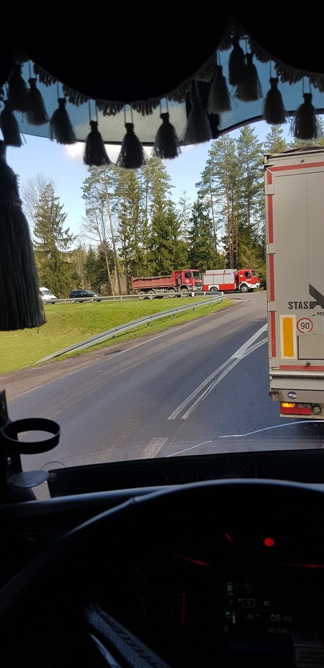 Zajma. Wypadek na DK 65 na trasie Białystok - Bobrowniki. Zderzenie seata z renault. Jedna osoba ranna [ZDJĘCIA]