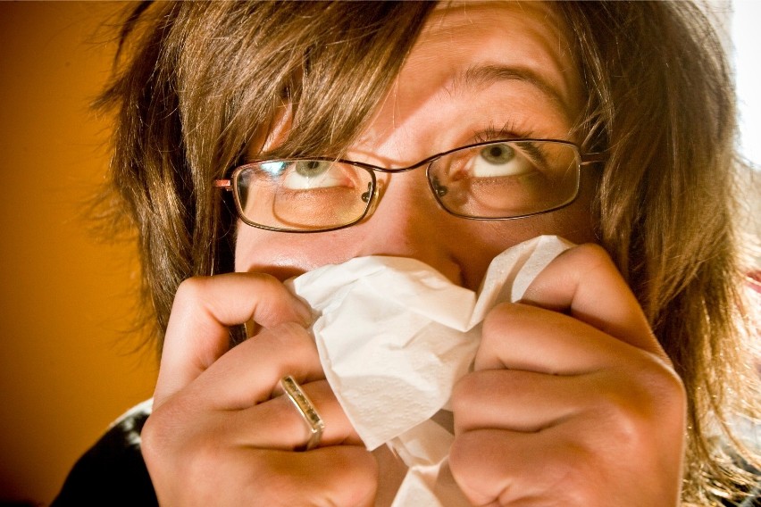 Ciężki okres dla alergików.  Jak powinni chronić  oczy? Okulista radzi 