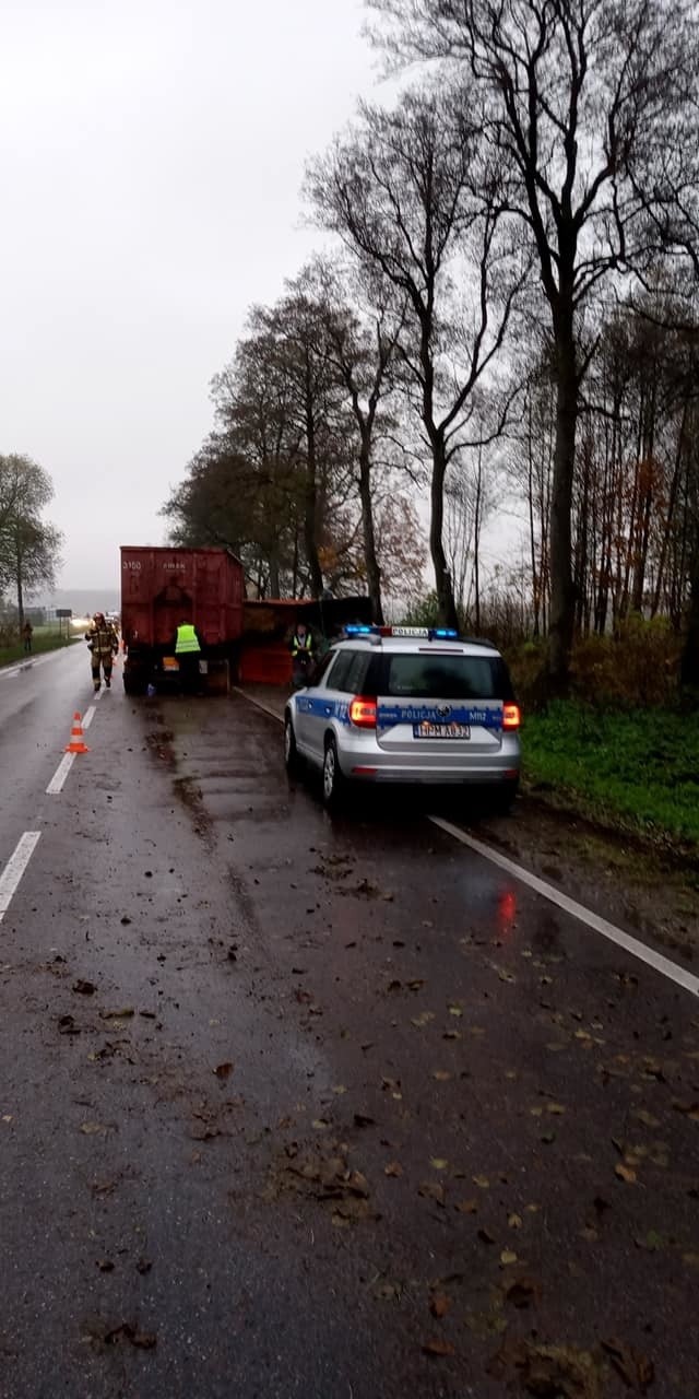 Straż. Wypadek na DK19. Ciężarówka zablokowała częściowo...