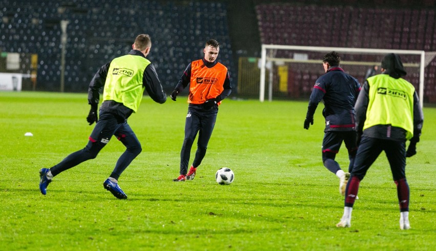 Trening Pogoni Szczecin na płycie głównej stadionu przy...