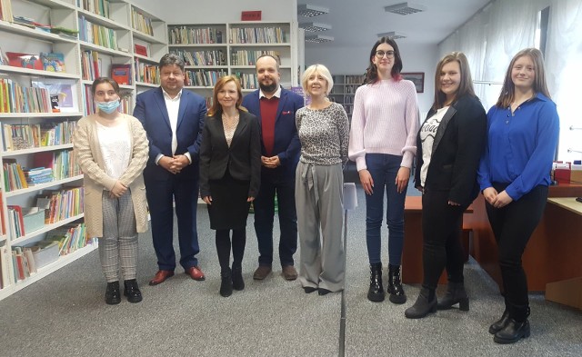 W Miejsko-Gminnej Bibliotece Publicznej w Skaryszewie nagrodzono laureatów konkursu literackiego.
