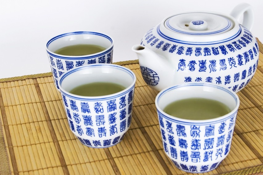 Zielona herbata obniża też ryzyko zapadnięcia na chorobę...