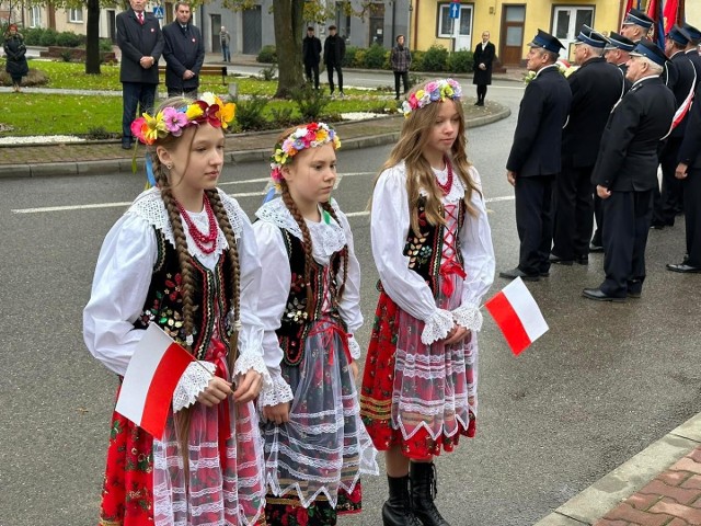Narodowe Święto Niepodległości 2023 w Działoszycach. >>>Więcej zdjęć na kolejnych slajdach