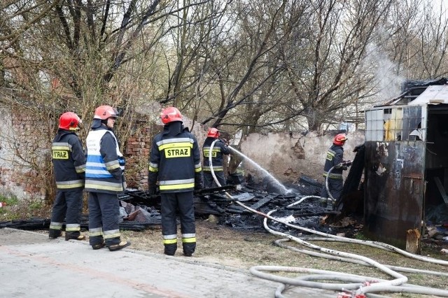 Strażacy gasili pożar sklepu w miejscowości Karwowo