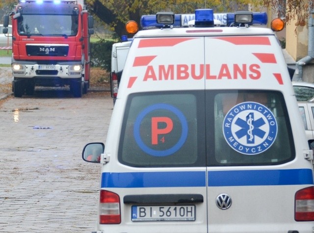 Policyjni negocjatorzy uratowali 19-latka, który chciał popełnić samobójstwo skacząc z 11 piętra bloku przy ulicy Kopernika w Białymstoku. Uratowany mężczyzna został przewieziony do szpitala.