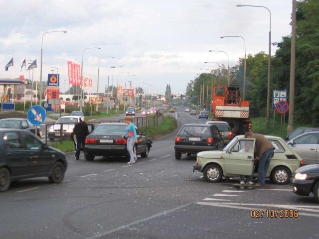 Wypadek na ulicy Sosnkowskiego w Opolu. Zdjęcie nadesłane przez internautę.