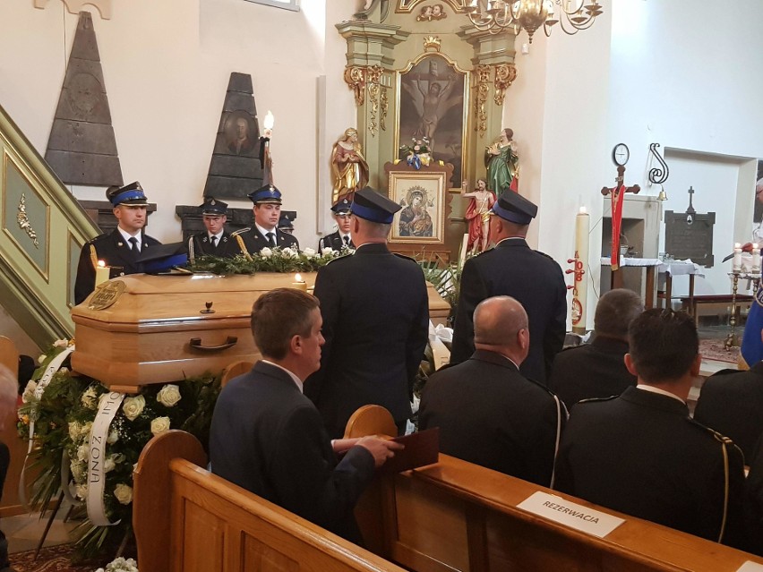 Włoszczowski strażak odszedł na wieczną służbę. Ostatnie pożegnanie tragicznie zmarłego Grzegorza Kolekty