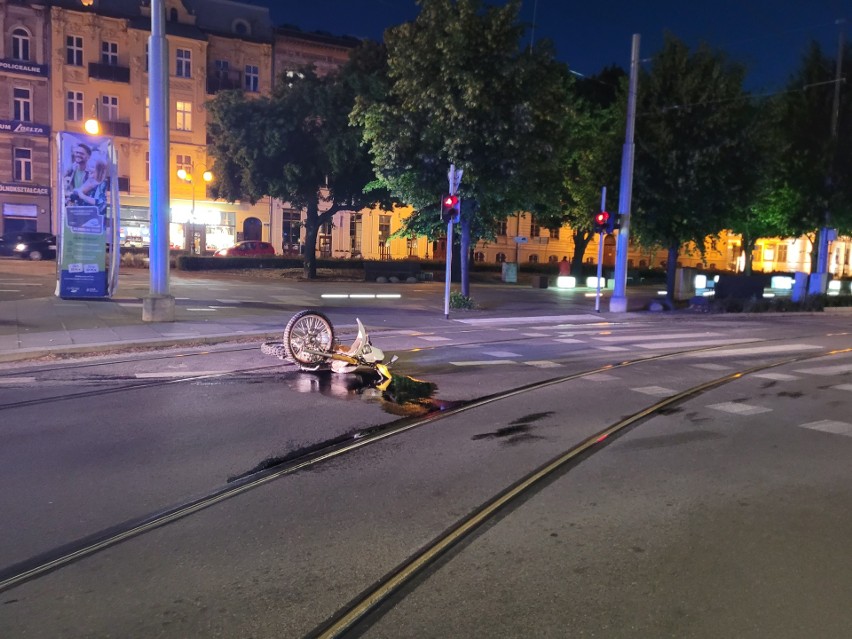 Nocny wypadek z udziałem motocyklisty w centrum Szczecina             