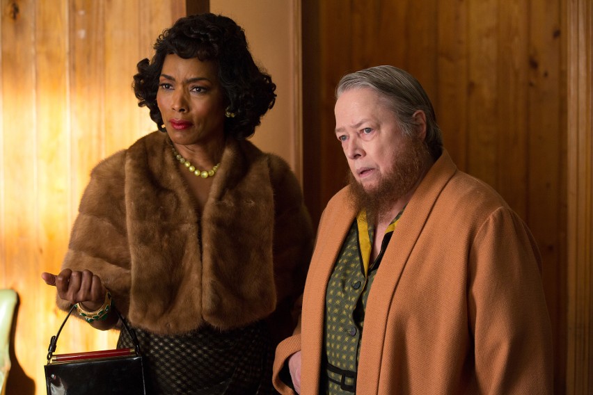 Desiree Dupree (Angela Basset) i Ethel Darling (Kathy Bates)...