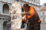 Stary Rynek: Można już oglądać pierwsze rzeźby lodowe [ZDJĘCIA]