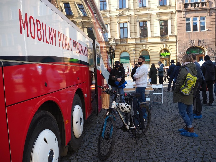 11 listopada przed Teatrem Słowackiego stanął mobilny punkt...