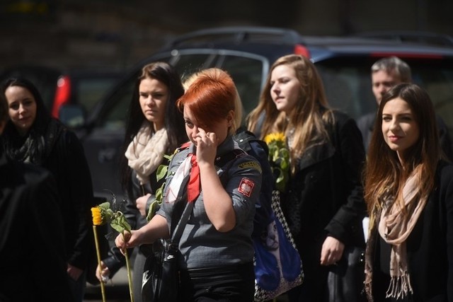 Dh Edward Sośnierz został w środę pochowany na katowickim cmentarzu przy ul. Sienkiewicza. W ostatniej drodze towarzyszyli mu najbliższi, przyjaciele i członkowie Harcerskiego Zespołu Artystycznego Słoneczni