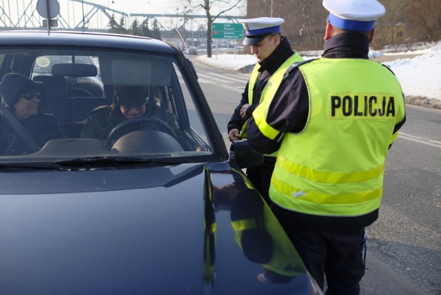 Kontrole policyjne na drogach powiatu krakowskiego sa organizowane cyklicznie 