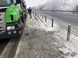 Wypadek na dojeździe do autostrady. Samochód dostawczy zderzył się z ciężarowym w gminie Zabierzów