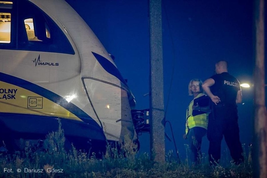 Pociąg Kolei Dolnośląskich utknął w Wałbrzychu. Czy doszło do potrącenia pieszego?