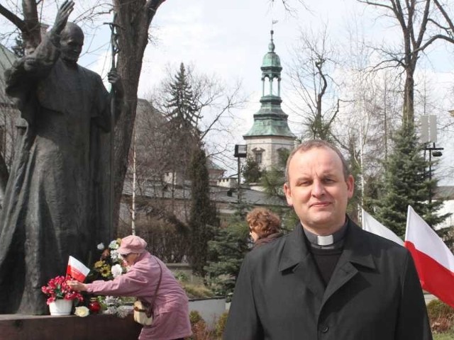 - Drugi kwietnia to jest dla mnie dzień zadumy, modlitwy i wdzięczności za osobę Jana Pawła II - mówi ksiądz Krzysztof Banasik, zastępca dyrektora Caritasu.