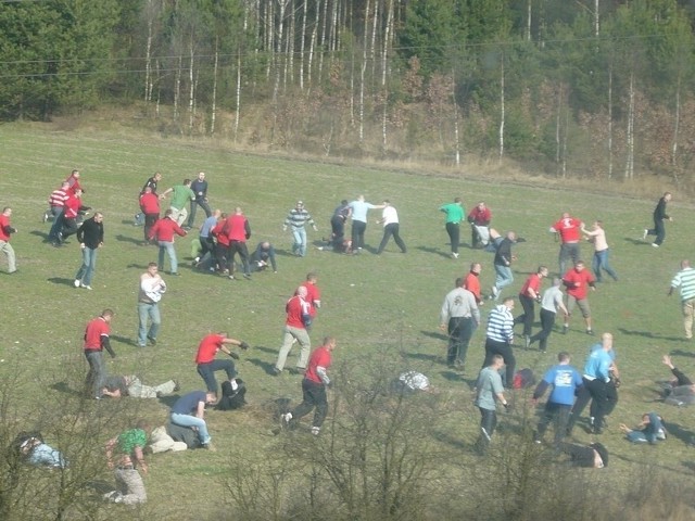 Bójka kibiców Widzewa i Lechii Gdańsk.