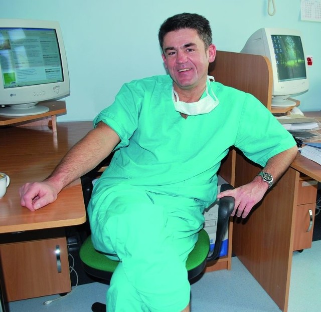 M.in. dr Tomasz Niedźwiecki z Olsztyna będzie wykonywał w Ostrołęce specjalistyczne operacje kręgosłupa