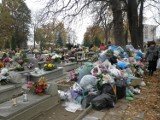Mysłowice: Na cmentarzu przy ul. Mikołowskiej było pełno śmieci [ZDJĘCIA]
