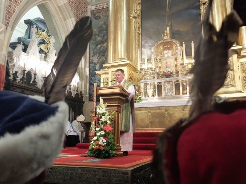 Msza święta w królewskiej katedrze na Wawelu w przeddzień marszu szlakiem Pierwszej Kompanii Kadrowej