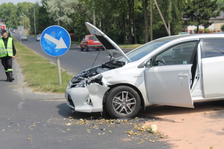 Zderzenie osobówki z motorowerem [Zdjęcia]