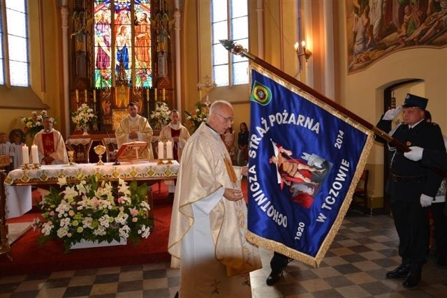 W Kościele Parafialnym pod wezwaniem świętego Jana Chrzciciela w Tczowie poświęcono ufundowany ze składek społecznych sztandar dla jednostki OSP Tczów.